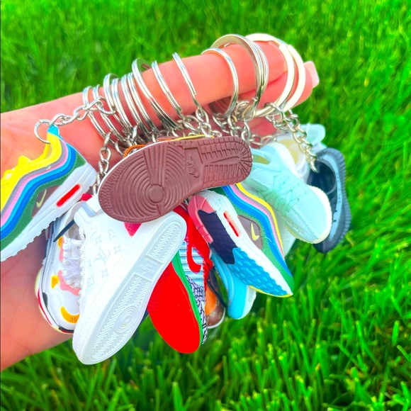 Mini shoe keychain. Listing is for ONE keychain pictured. - Picture 3 of 3